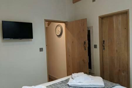 Skittles - Charming One Bedroom Apartment - Parking - Easy Access To Bath Box  Ngoại thất bức ảnh